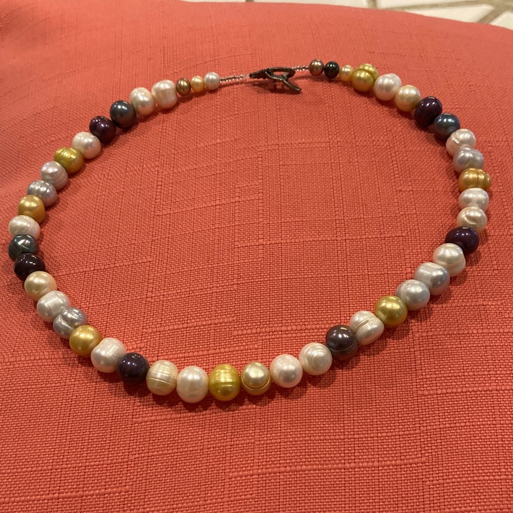 Elegant Multicolor Faux Pearl Necklace